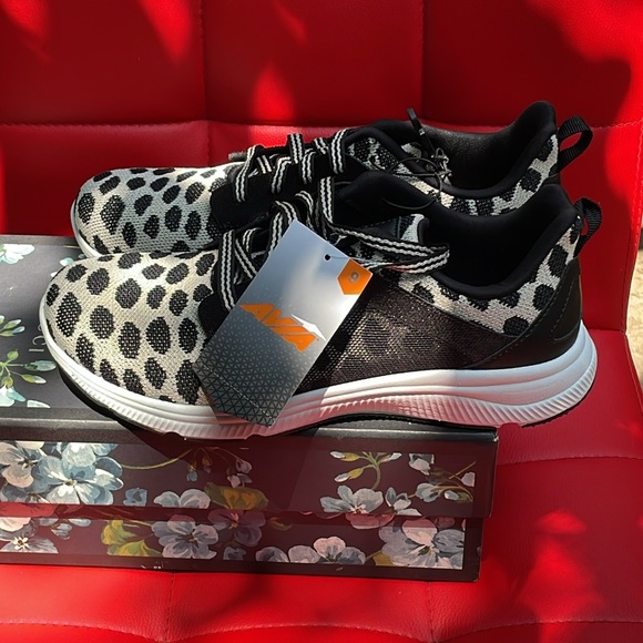 🆕💕 Avia Women's Deluxe Athletic Sneaker - Picture 2 of 7